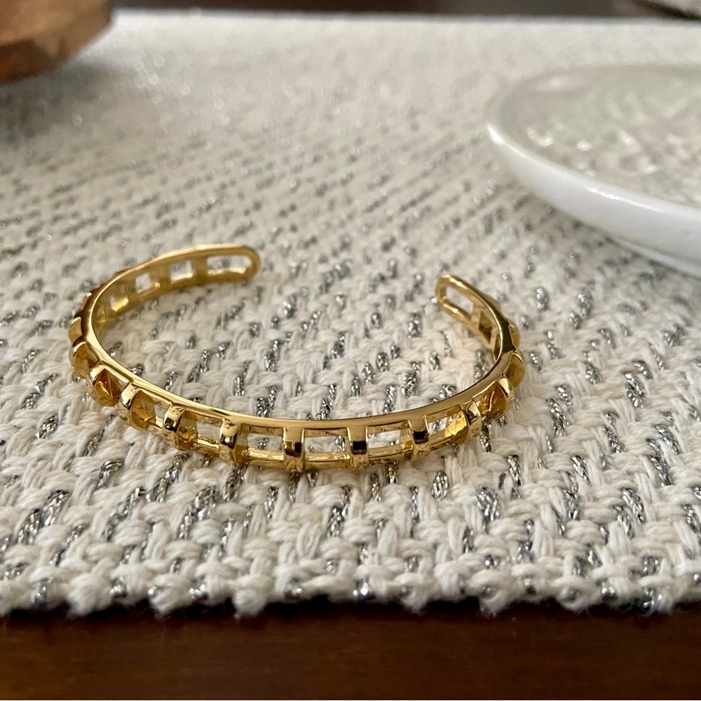 Pretty cuff bracelet in golden tone metal - Picture 10 of 16